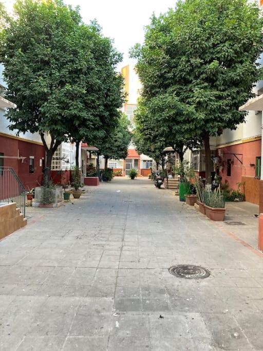 Barrio De Triana - Bidasoa Facil Aparcamiento Sevilha Exterior foto